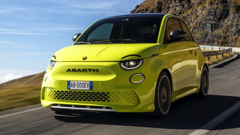 solo Ontvangst Antagonisme Abarth 500e Scorpionissima (2023) price and specifications - EV Database