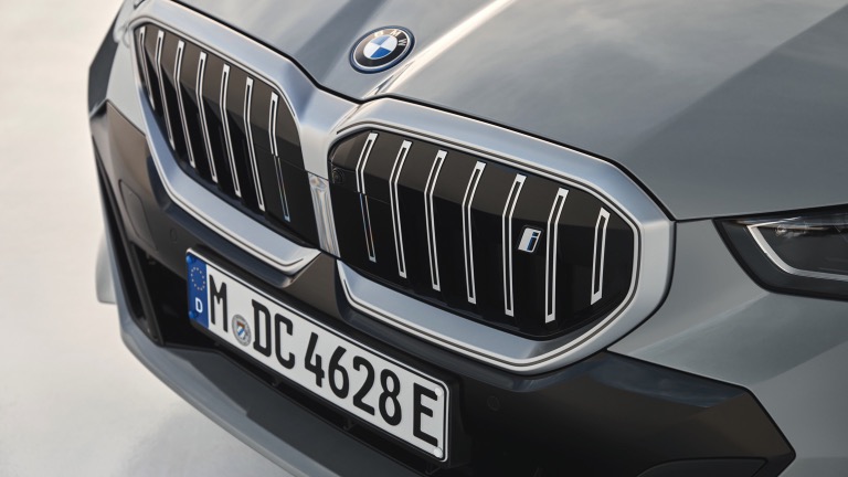 BMW i5 eDrive40 Sedan (2023) price and specifications - EV Database