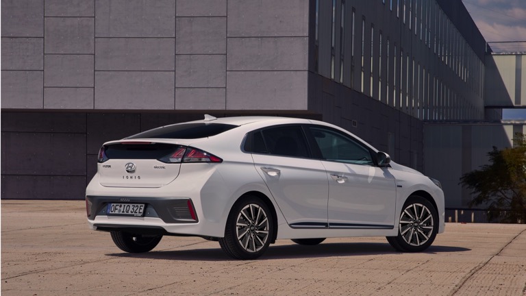 voorkant diagonaal Pathologisch Hyundai IONIQ Electric price and specifications - EV Database