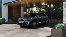 Kia e-Niro 64 kWh (2020-2021) price and specifications - EV Database