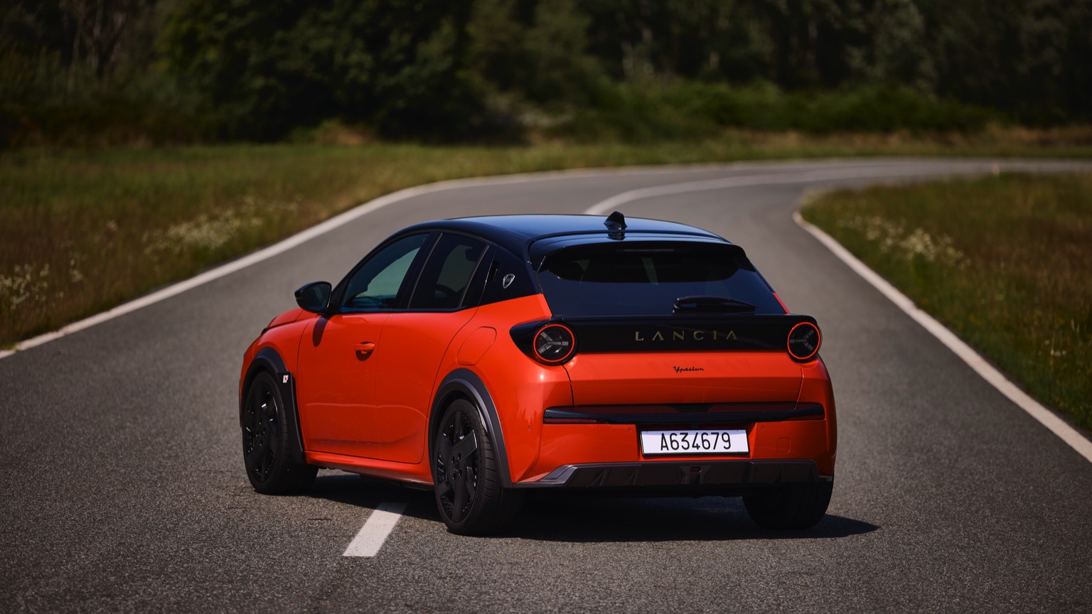 Lancia Ypsilon 54 kWh HF (04-2025) gallery image