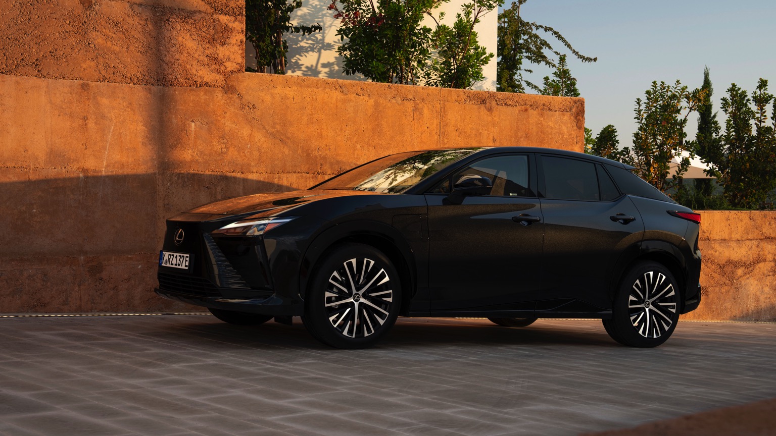 Lexus RZ 350e (10-2025) gallery image