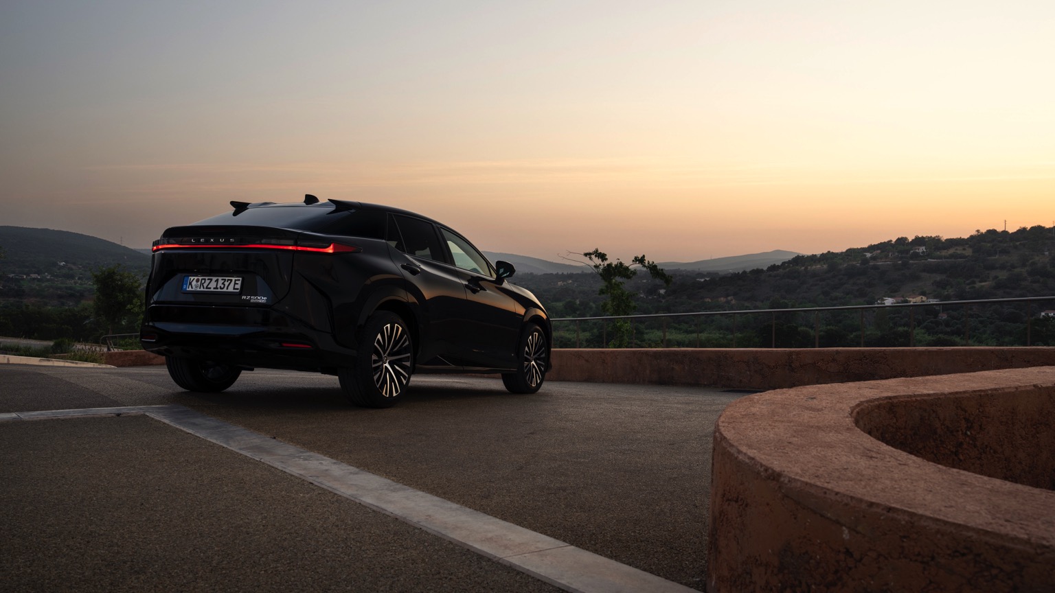 Lexus RZ 350e (10-2025) gallery image