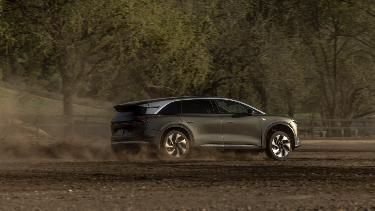 Lucid Gravity Touring (09-2025) gallery image