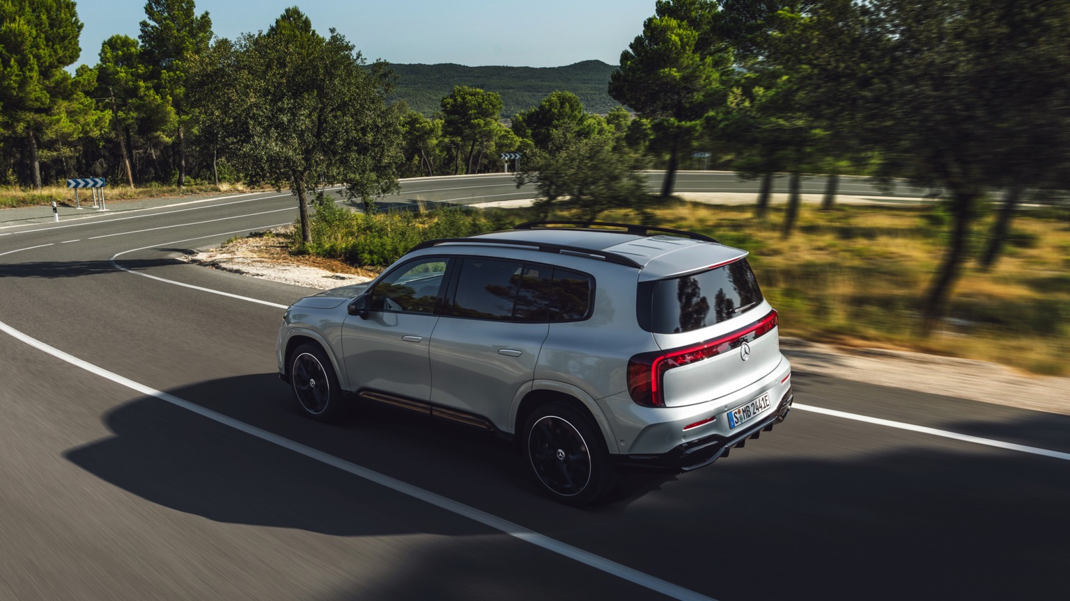 Mercedes-Benz GLB 250+ (12-2025) gallery image