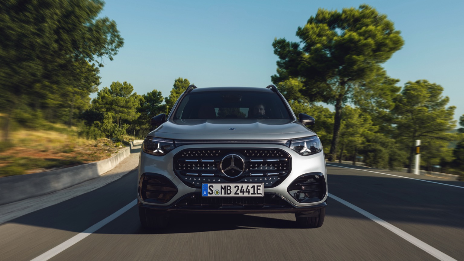 Mercedes-Benz GLB 250+ (12-2025) gallery image