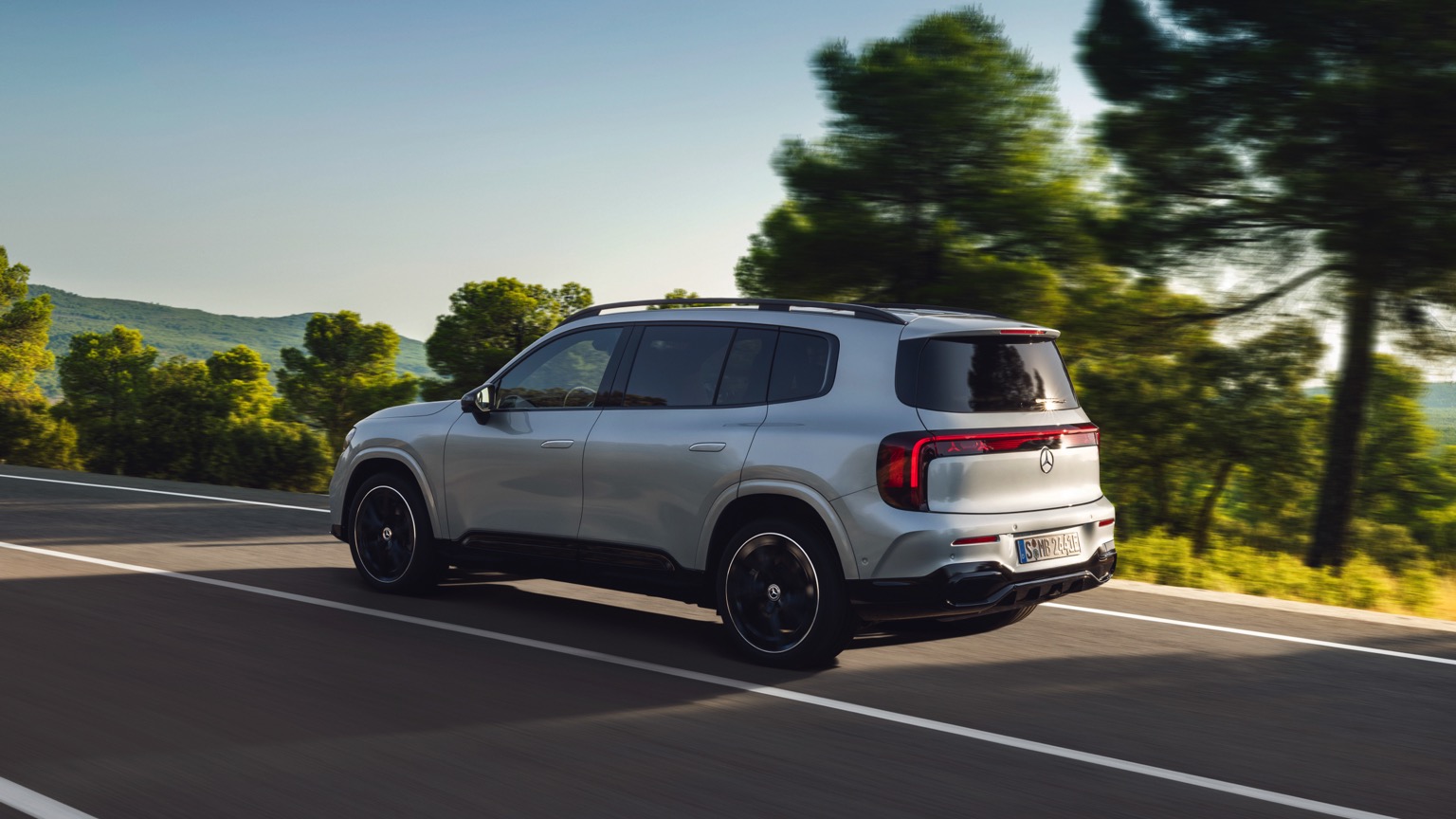 Mercedes-Benz GLB 250+ (12-2025) gallery image