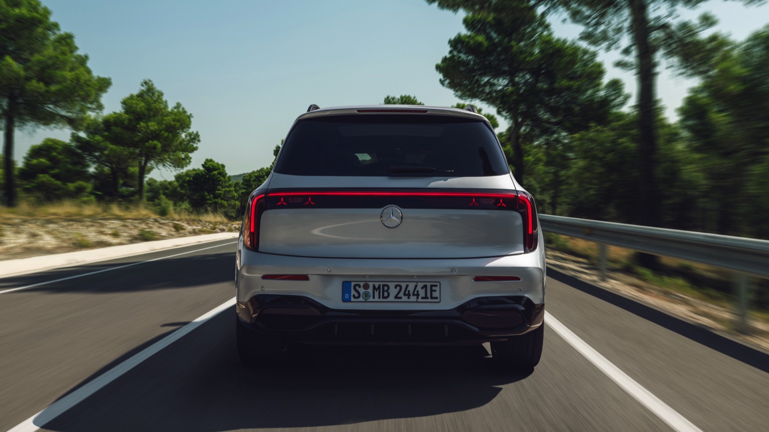 Mercedes-Benz GLB 250+ (12-2025) gallery image