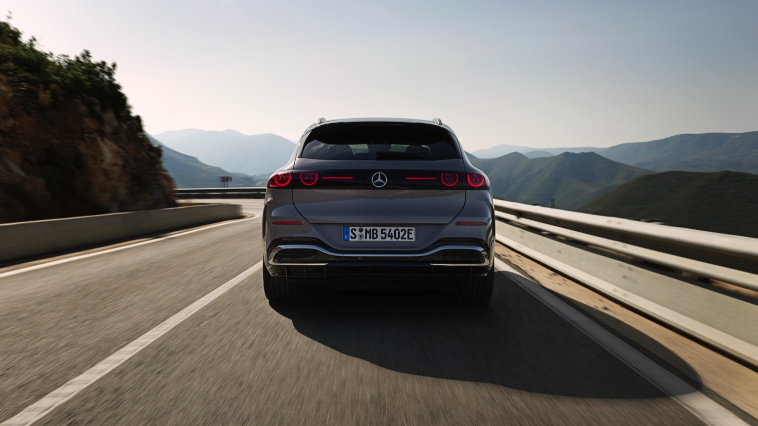 Mercedes-Benz GLC 400 4MATIC (03-2026) gallery image