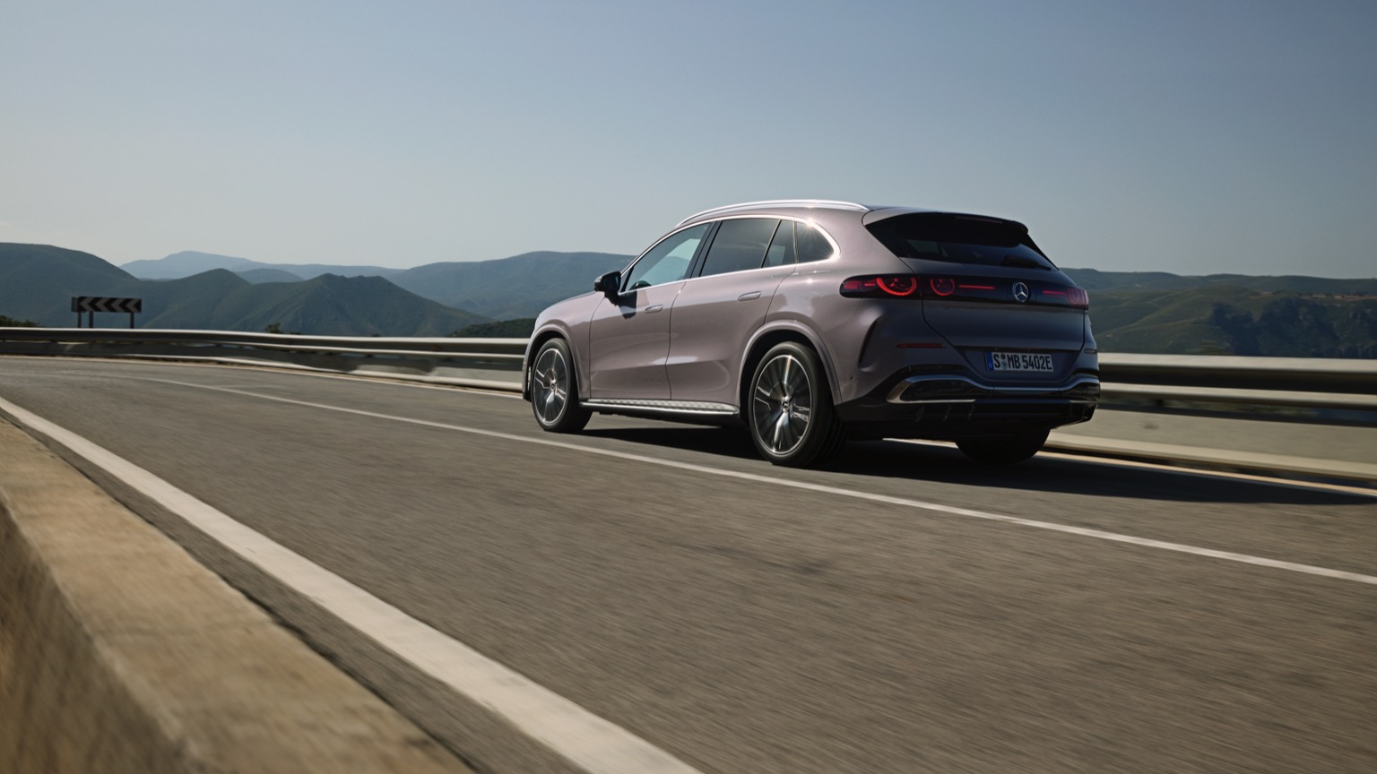 Mercedes-Benz GLC 400 4MATIC (03-2026) gallery image