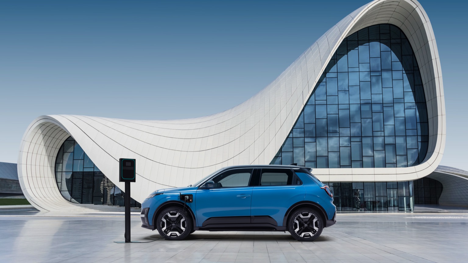 Nissan Micra Extended Range 52 kWh (10-2025) gallery image