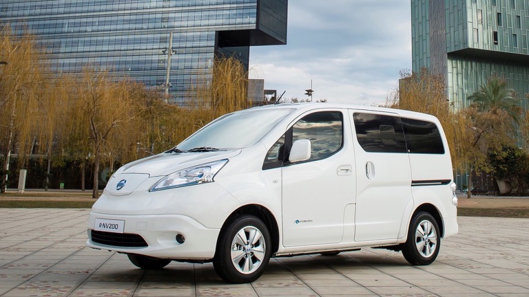 Nissan e-NV200 Combi (2018-2021) price and specifications - EV Database