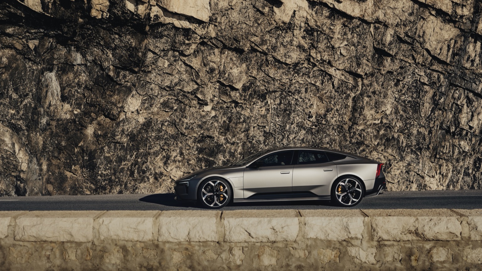 Polestar 5 Performance (09-2025) gallery image