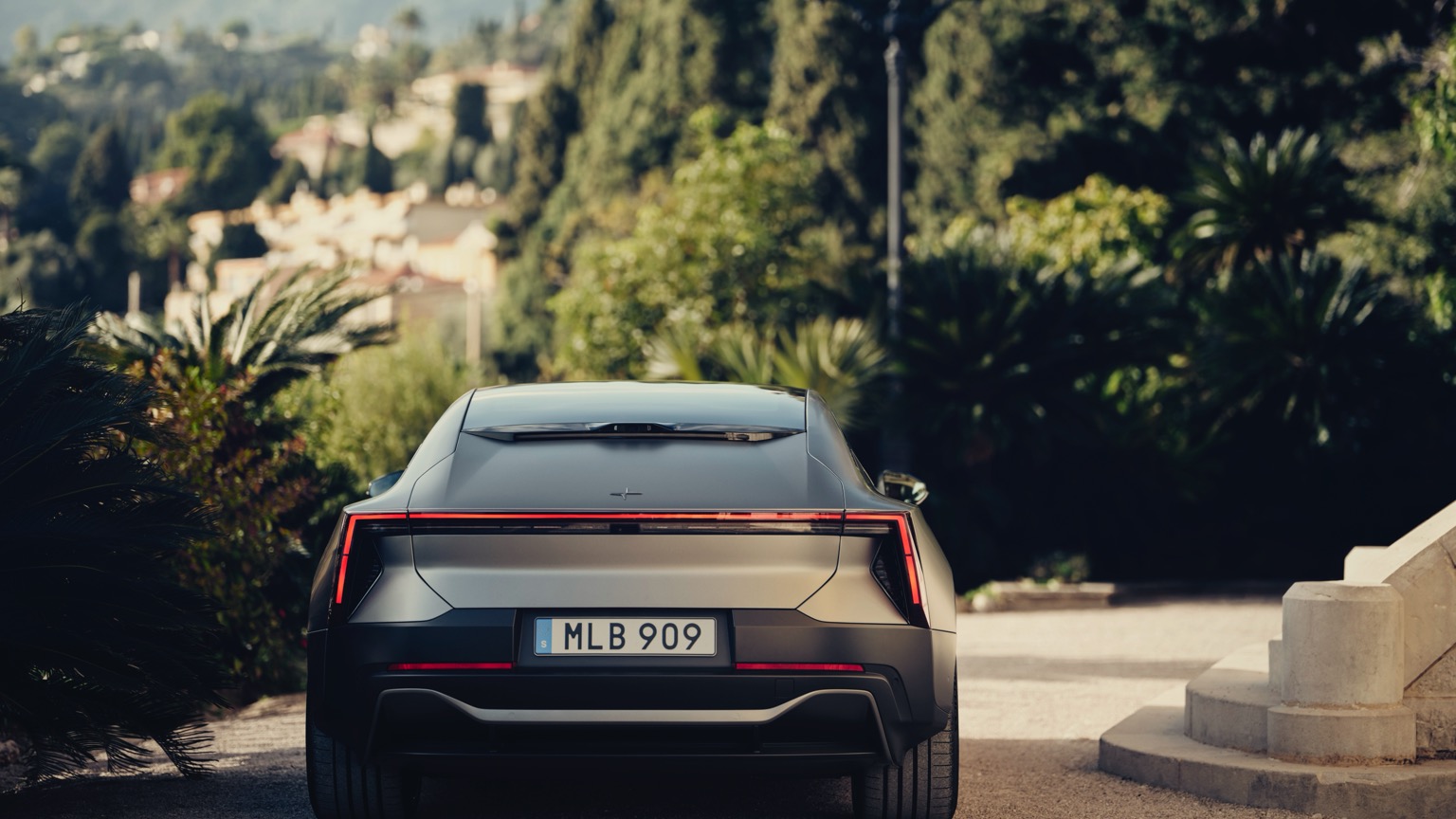 Polestar 5 Performance (09-2025) gallery image