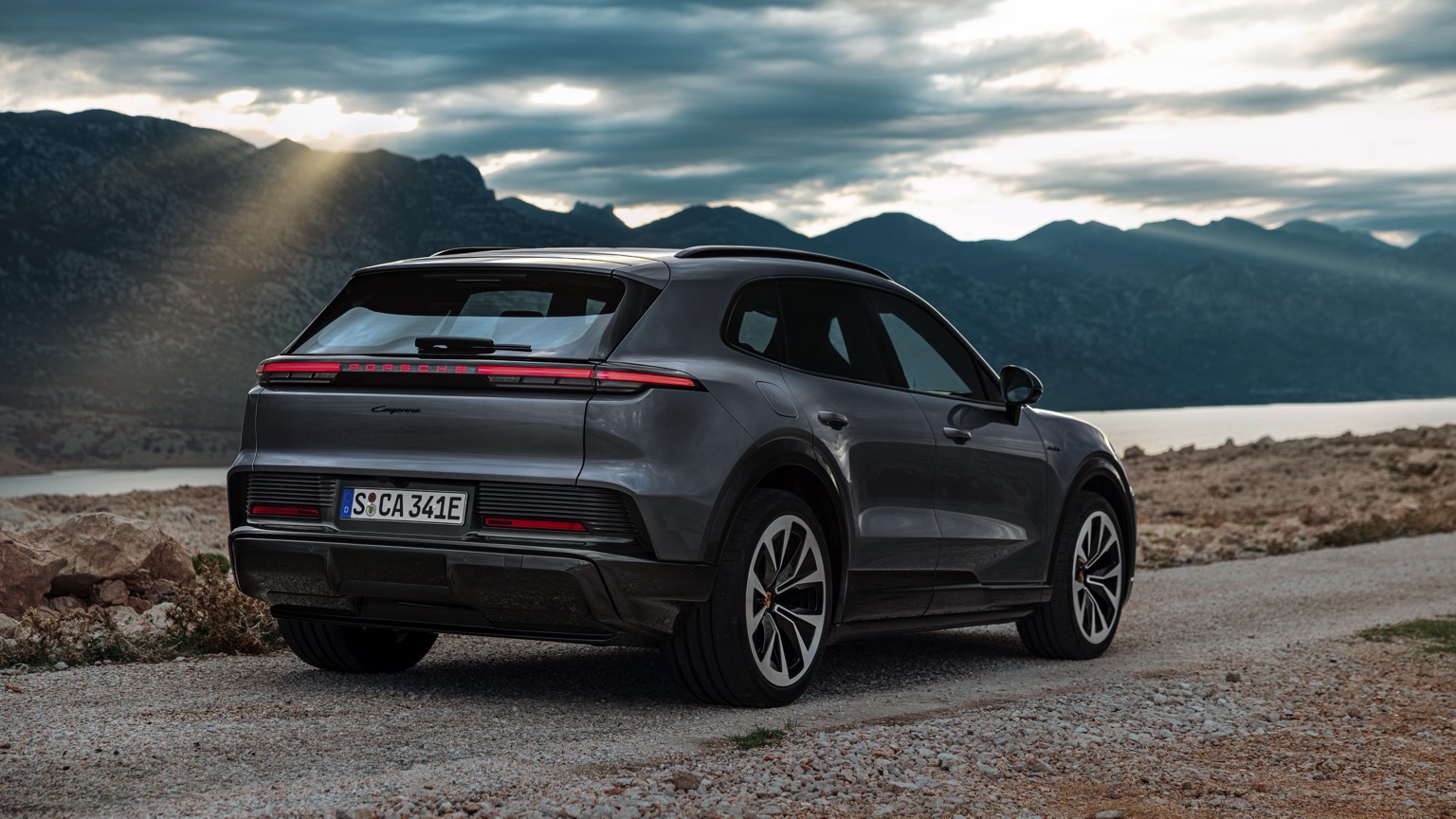 Porsche Cayenne Electric (11-2025) gallery image