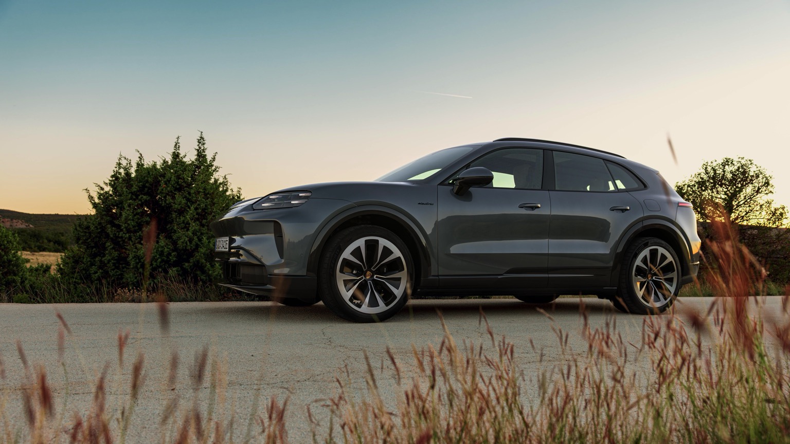 Porsche Cayenne Electric (11-2025) gallery image