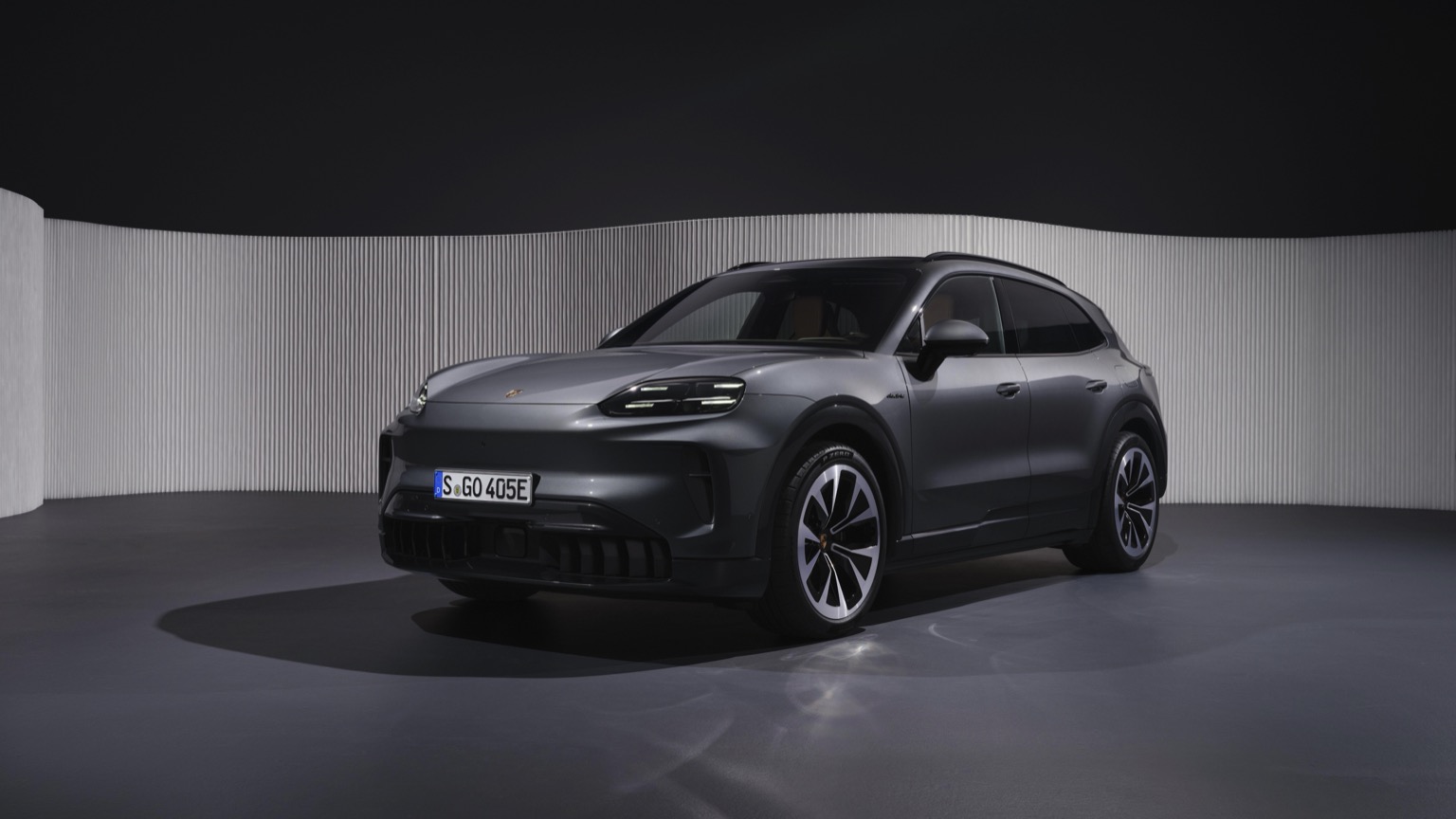 Porsche Cayenne Electric (11-2025) gallery image