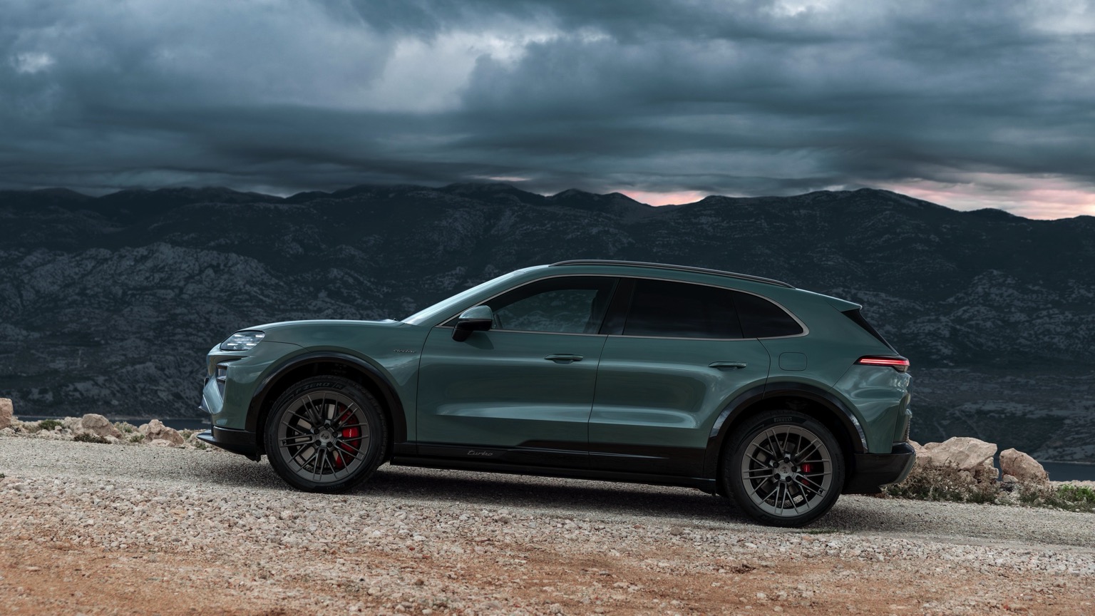 Porsche Cayenne Turbo Electric (11-2025) gallery image