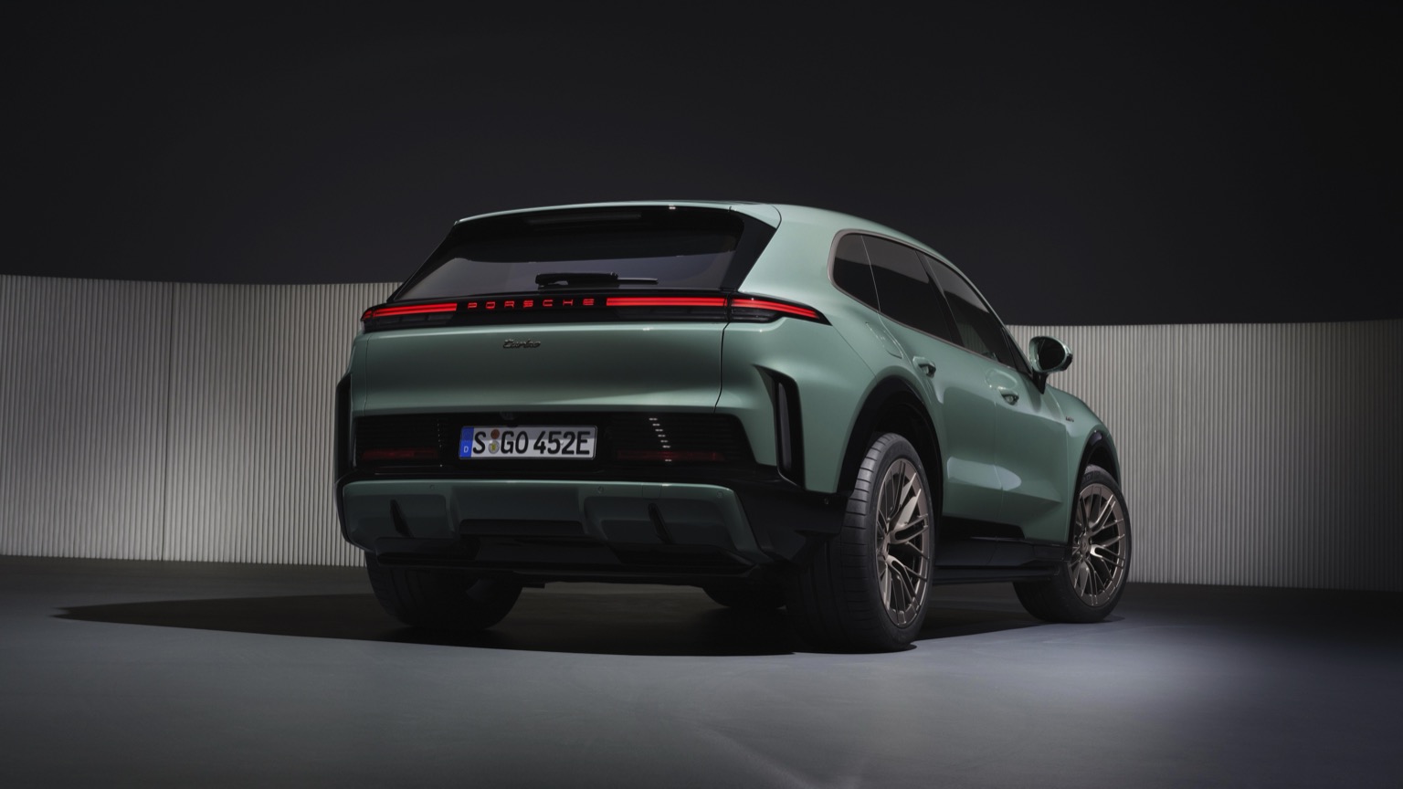 Porsche Cayenne Turbo Electric (11-2025) gallery image