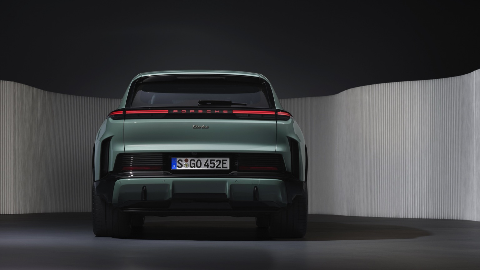 Porsche Cayenne Turbo Electric (11-2025) gallery image