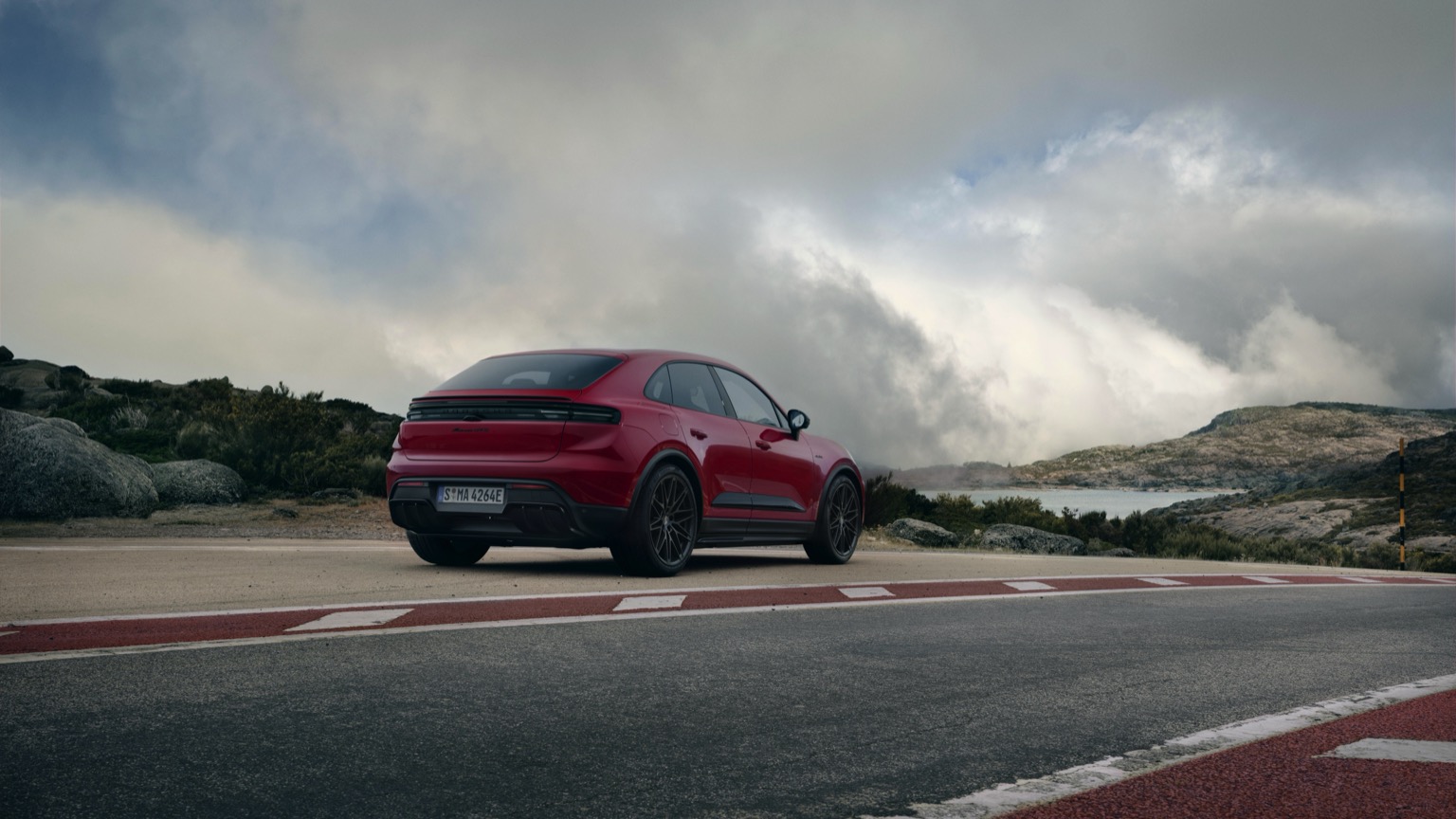 Porsche Macan GTS Electric (10-2025) gallery image
