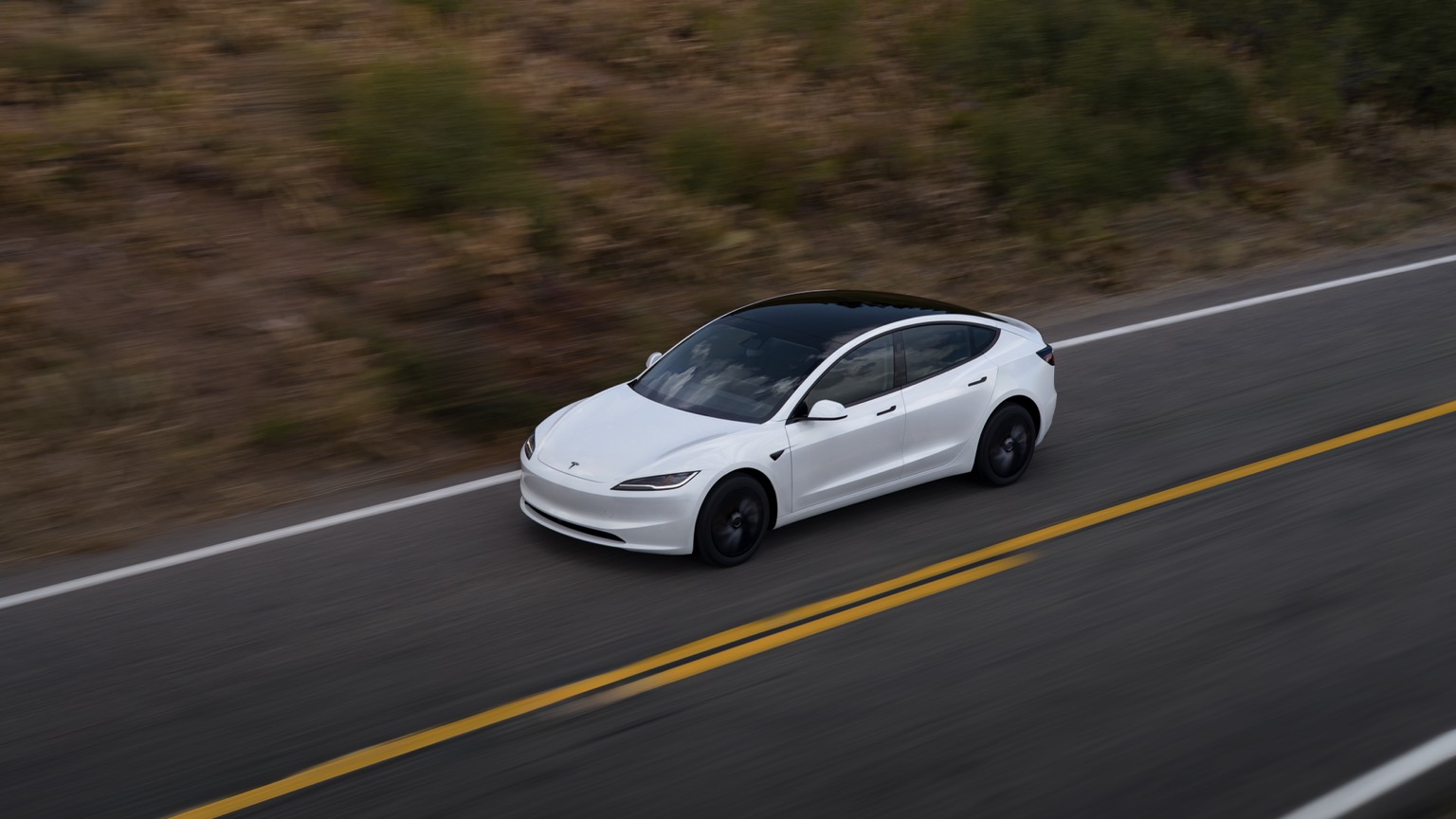 Tesla Model 3 Standard RWD (12-2025) gallery image