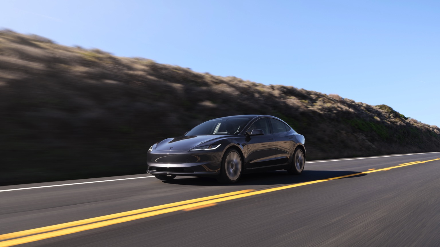 Tesla Model 3 Standard RWD (12-2025) gallery image