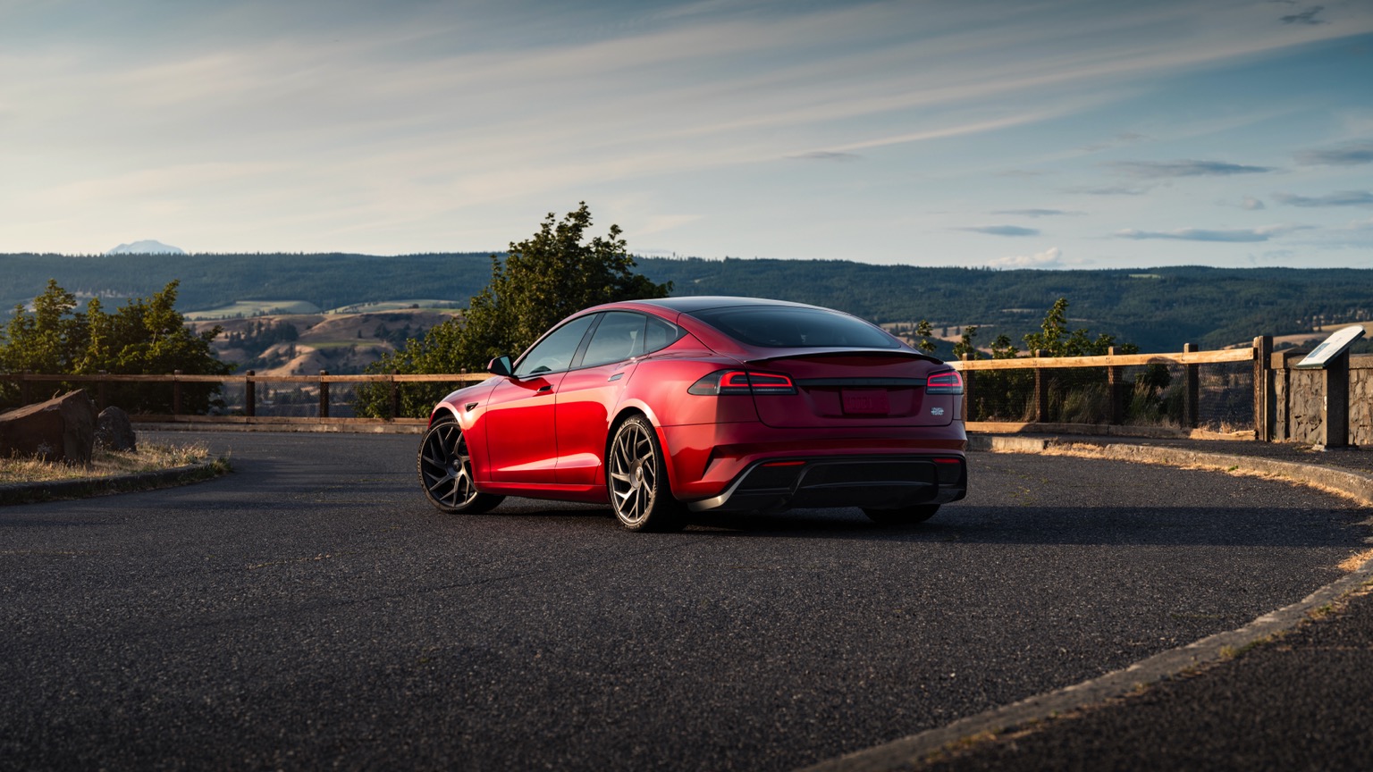 Tesla Model S AWD (10-2025) gallery image