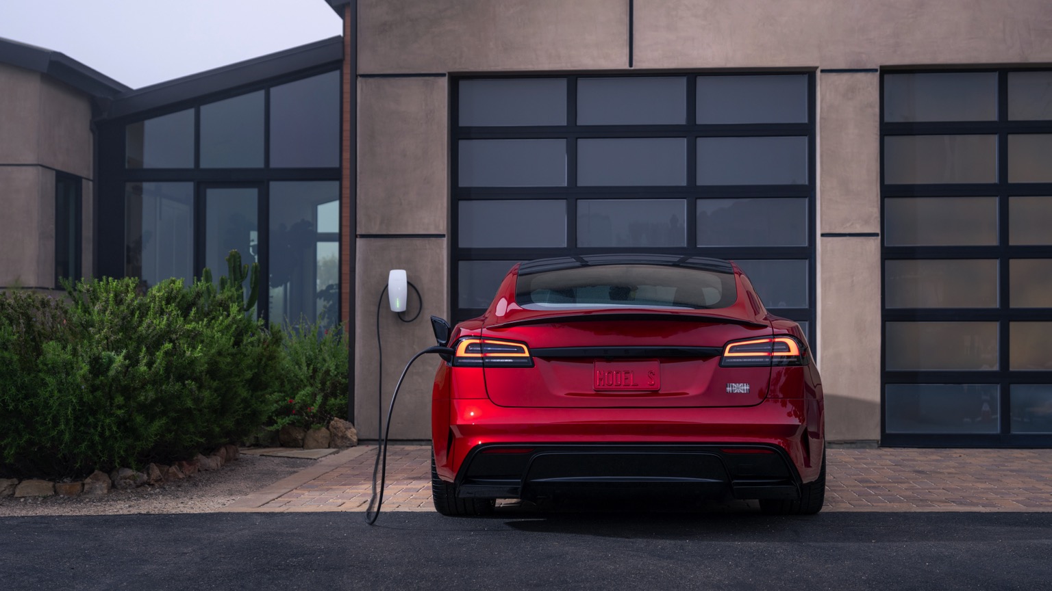 Tesla Model S AWD (10-2025) gallery image