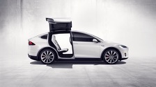 Tesla Model X 90d 2016 2017 Price And Specifications Ev