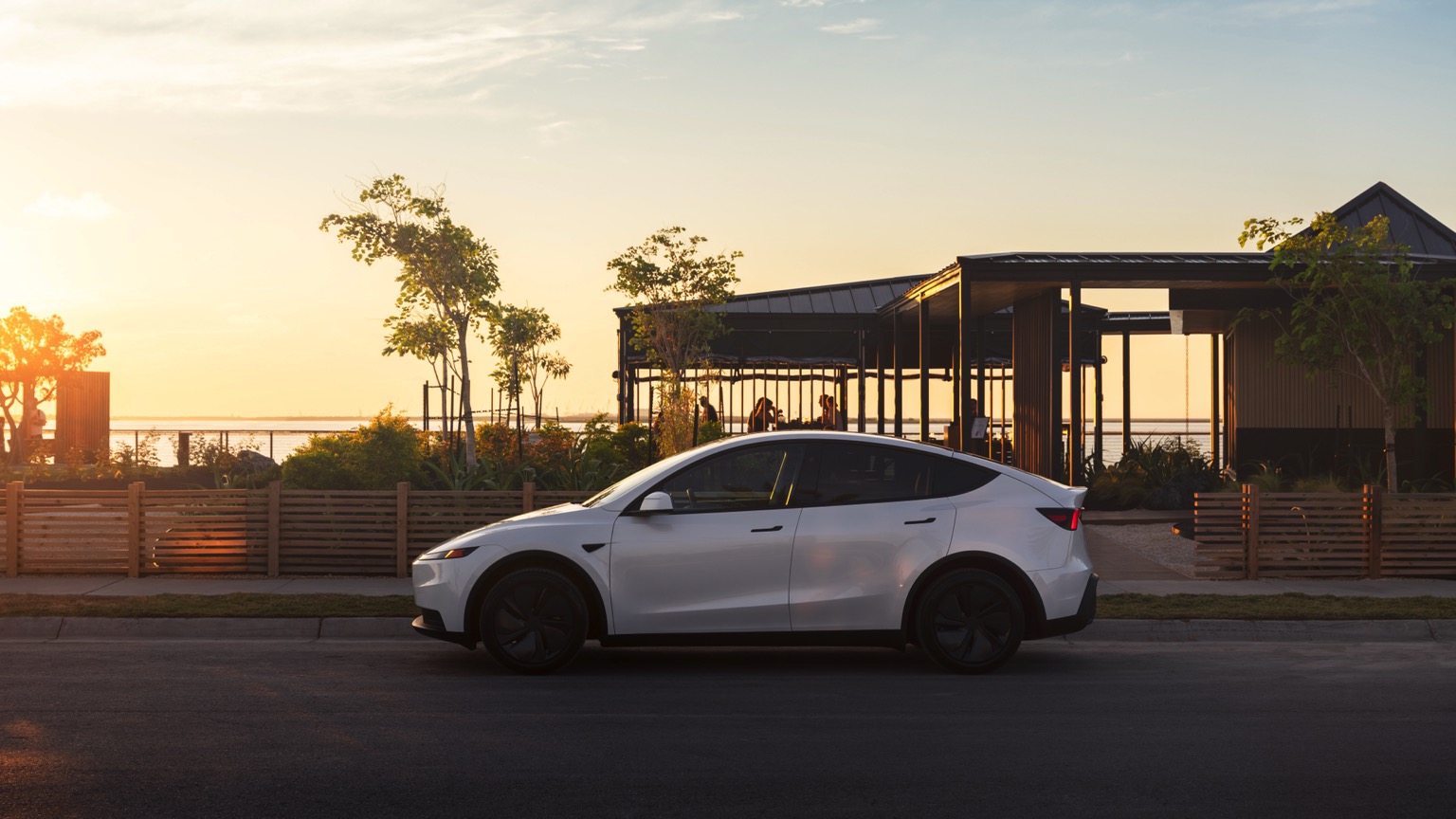 Tesla Model Y Standard RWD (10-2025) gallery image