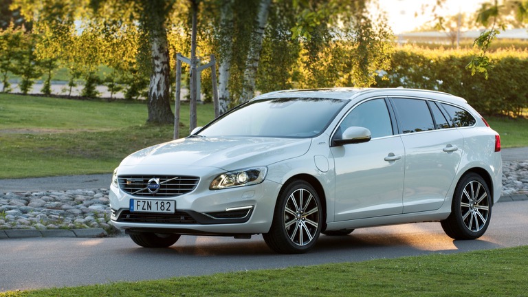 Volvo V60 D6 Awd 2015 2018 Price And Specifications Ev